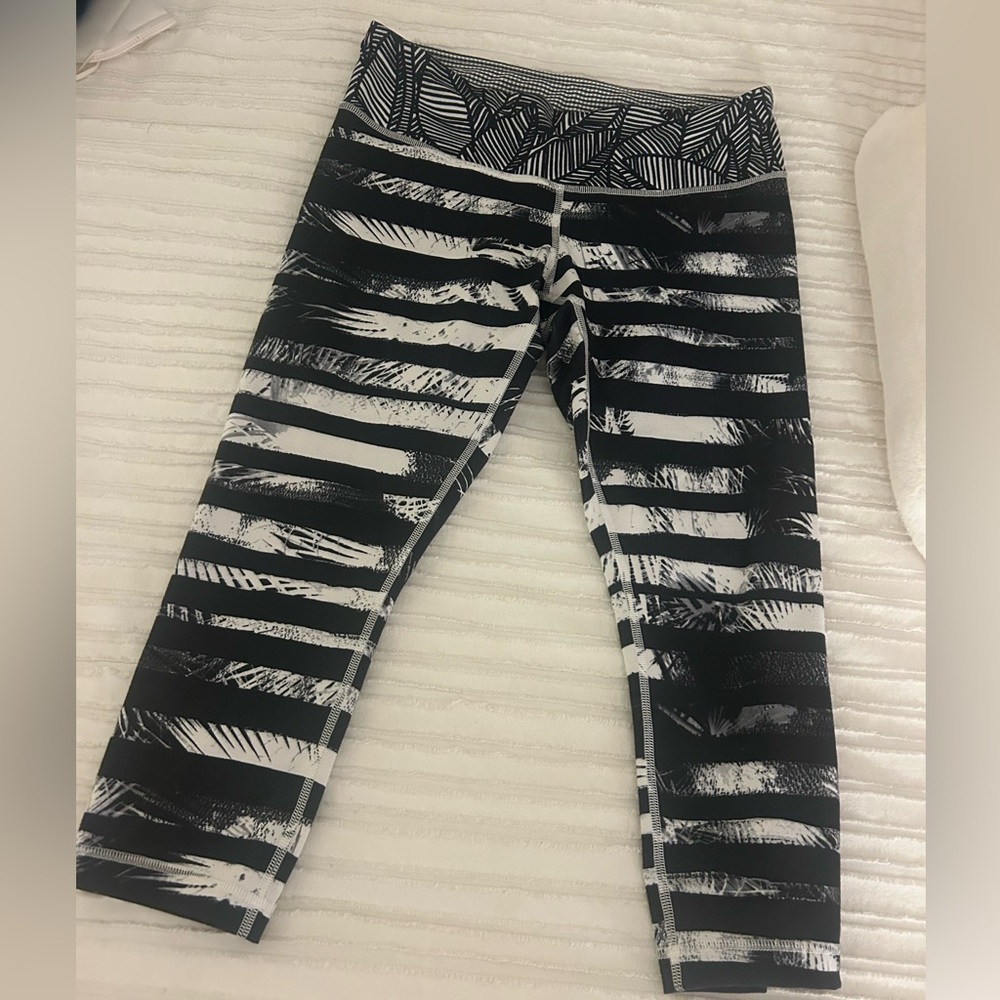 Lululemon cropped palm tree leggings size 10